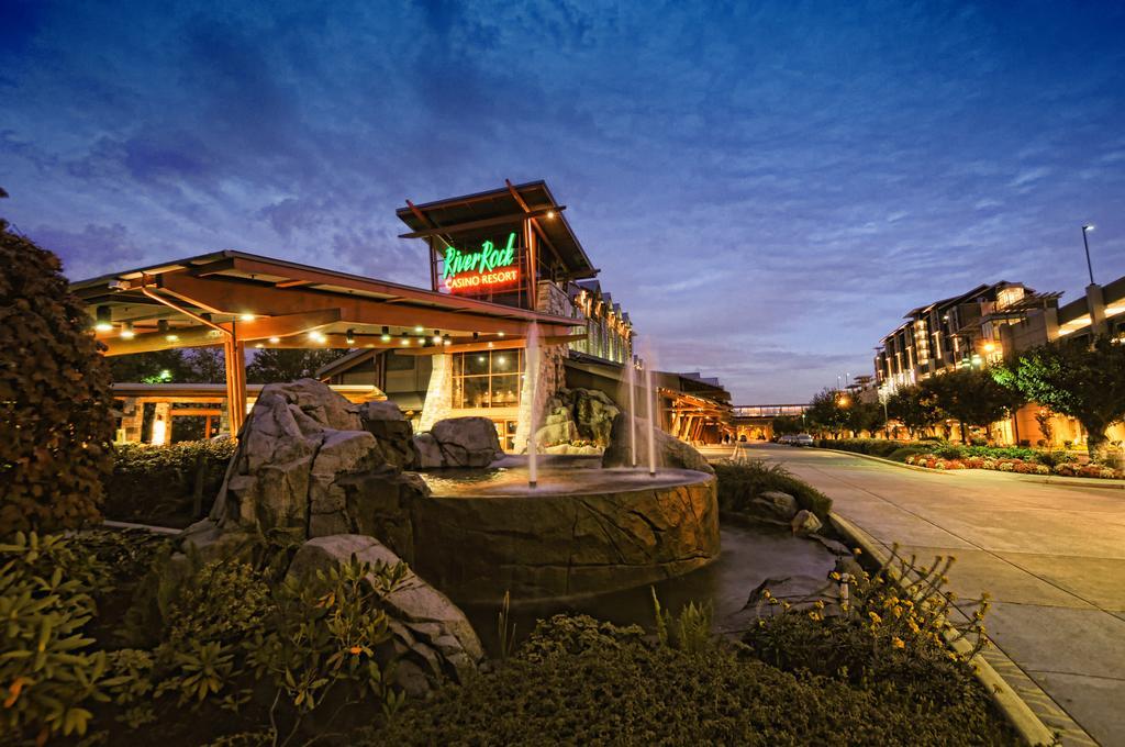 River Rock Casino Hotel Richmond Extérieur photo